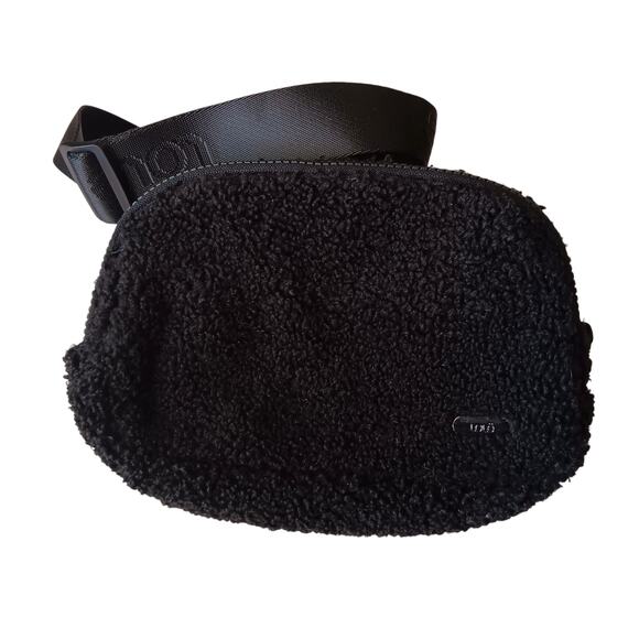 Lole Fleece Belt Bag Black Unisex One Size Adjustable Belt Inside Mesh Pockets - Picture 1 of 8